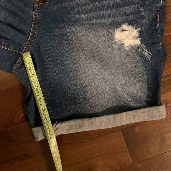 Torrid ripped Jean shorts - Size 16 - Picture 4 of 9